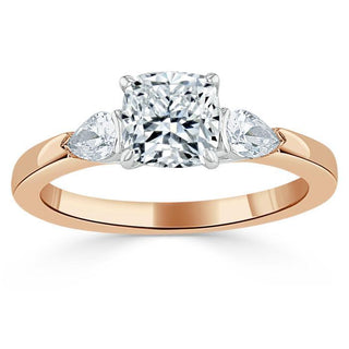 Bague de fiançailles à trois pierres en moissanite taille coussin de 0,75 ct