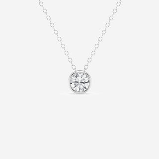 Collier solitaire avec lunette en diamant et moissanite ronde de 0,50 ct