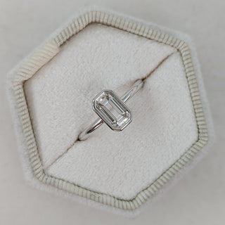 Anillo de compromiso solitario con diamante esmeralda de 0,84 a 3,0 quilates