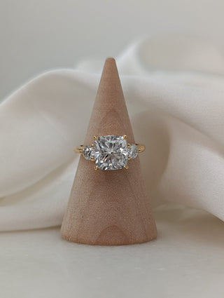 Bague de fiançailles 3 pierres avec diamant coussin de 1,50 à 3,55 ct