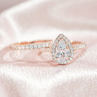 Bague de fiançailles avec halo de diamants et moissanite en forme de poire de 1,33 ct