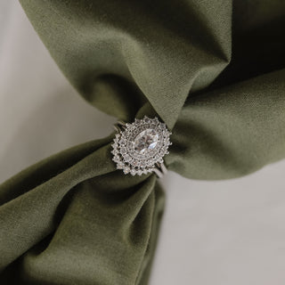 Bague de mariage en moissanite à double halo de taille ovale de 0,84 ct