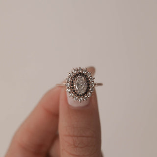 Bague de fiançailles à tige fendue en moissanite ovale à double halo de 0,75 ct