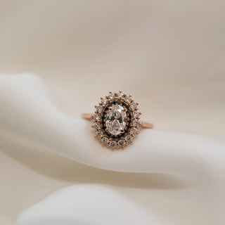 Bague de fiançailles à tige fendue en moissanite ovale à double halo de 0,75 ct