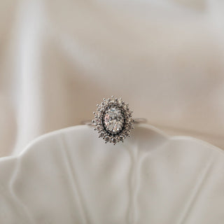 Bague de fiançailles à tige fendue en moissanite ovale à double halo de 0,75 ct