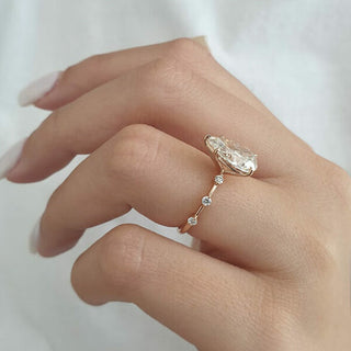 Bague de fiançailles en moissanite taille poire de 2,50 ct avec sertissage pavé délicat