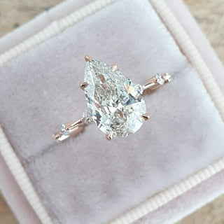 Bague de fiançailles en moissanite taille poire de 2,50 ct avec sertissage pavé délicat