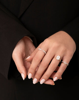 Alianza de boda con diamantes de media eternidad y moissanita redonda de 0,15 ct