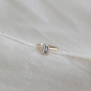 Anillo de compromiso con diamante moissanita solitario de talla esmeralda de 1,70 ct para mujer