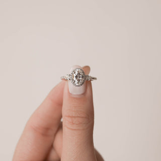 Bague de fiançailles à trois diamants en moissanite ovale halo de 1,20 ct pour femme