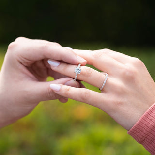 Anillo de compromiso solitario con diamante de moissanita redondo de 1,80 quilates