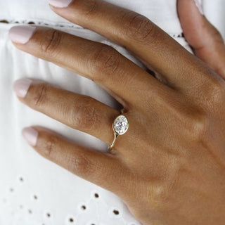 Bague de fiançailles avec solitaire en moissanite à taille ovale de 1,0 ct