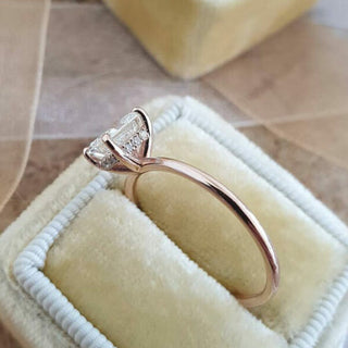 Anillo de compromiso con halo oculto de moissanita en forma de princesa de 1,5 quilates