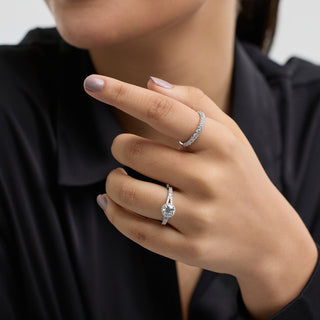 Alianza de boda con pavé francés de diamantes cultivados en laboratorio redondos F-VS2 