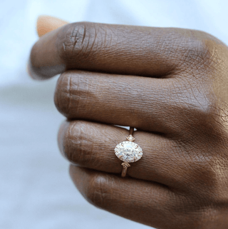 Bague de fiançailles en moissanite à halo ovale de 1,45 ct