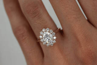 Bague de fiançailles halo en moissanite de forme ovale de 1,91 ct