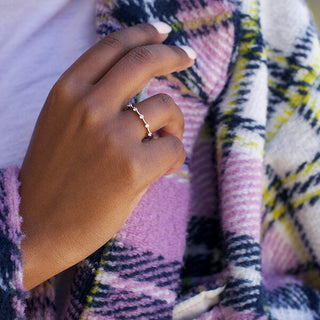 Alliance de mariage en moissanite à taille ronde et sertissage pavé délicat de 0,30 TCW