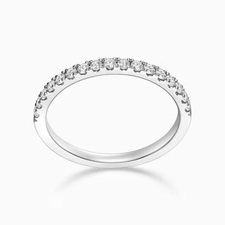 Alliance de mariage en demi-éternité avec diamants en moissanite à coupe ronde pour femme 