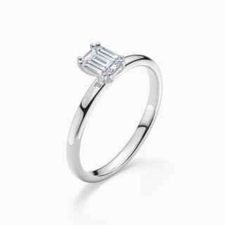 Bague de fiançailles solitaire en moissanite taille émeraude de 1,0 ct 