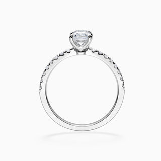 Anillo de compromiso con moissanita y diamantes pavé de talla esmeralda de 1,0 ct 