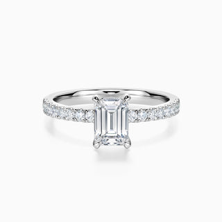 Bague de fiançailles en moissanite pavée de diamants taille émeraude de 1,0 ct 