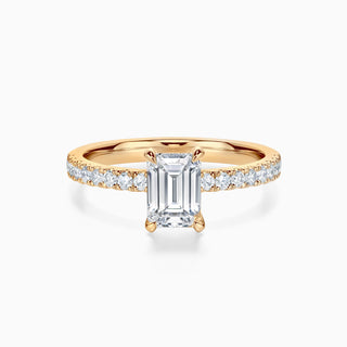 Bague de fiançailles en moissanite pavée de diamants taille émeraude de 1,0 ct 