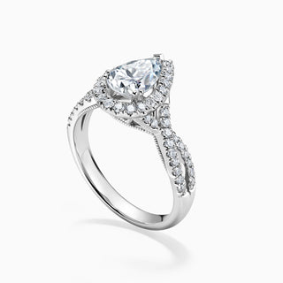 Anillo de compromiso con moissanita pavé de diamantes de talla pera de 1,0 ct 