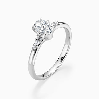 Anillo de compromiso con pavé de moissanita y diamantes de talla ovalada de 1,0 ct 