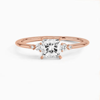 Anillo de compromiso con diamantes en racimo de moissanita de talla princesa de 1,0 ct 