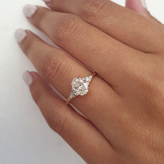 Bague de fiançailles solitaire en or massif avec diamant moissanite ovale de 1,0 ct