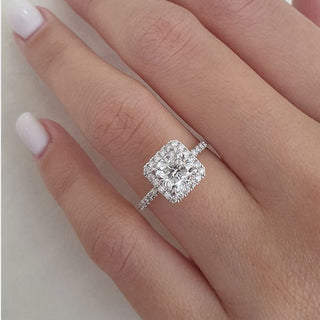 Bague de fiançailles avec halo de diamants en moissanite pavée taille princesse de 1,50 ct