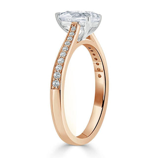 Bague de fiançailles solitaire taille poire de 0,75 ct avec sertissage pavé en canal