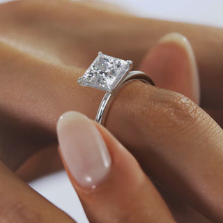 Bague de fiançailles solitaire en diamant et moissanite princesse 2 carats