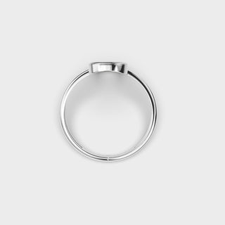 Bague minimaliste solitaire en moissanite de forme rectangulaire