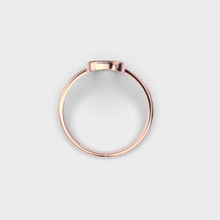 Anillo minimalista con solitario de moissanita en forma de rectángulo