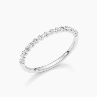 Alliance de mariage empilable à coupe ronde de 0,3 ct avec style demi-éternité