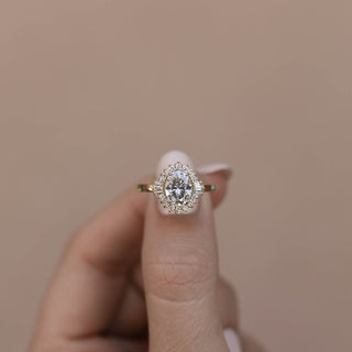 Anillo de compromiso solitario con diamante de moissanita en racimo ovalado de 1,20 quilates