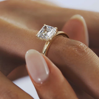 Anillo de compromiso solitario de diamante moissanita de cuatro puntas Asscher de 2 quilates para mujer