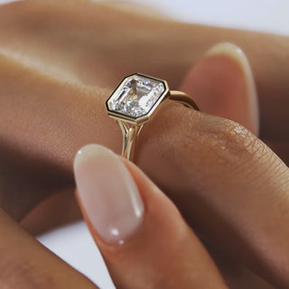 Anillo de compromiso con solitario de diamantes Asscher Moissanite con engaste de bisel de 2,0 quilates