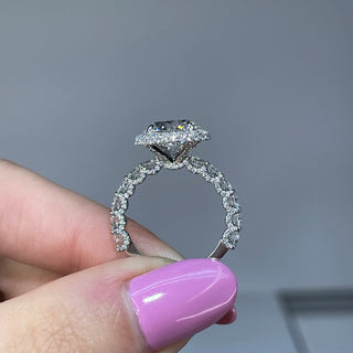 Bague de fiançailles en moissanite de style halo à taille ronde de 1,0 à 2,5 ct