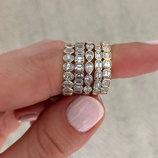 Alianza de boda con diamantes engastados en bisel y moissanita en forma de pera de 1,12 ct