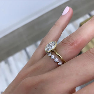 Alliance de mariage en diamant à griffes simples et moissanite à taille ronde pour elle 