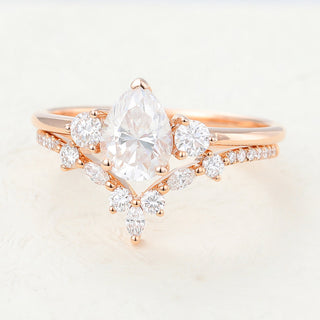 1.0 CT Pear Moissanite Three Stones Bridal Ring Set