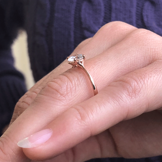 Anillo de compromiso solitario con diamante de moissanita y cuerpo dividido redondo de 1,20 quilates