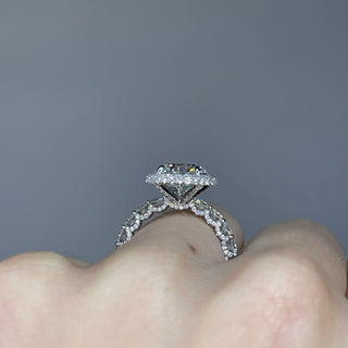 1.0 - 2.5 CT Round Cut Halo Style Moissanite Engagement Ring