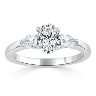 Bague de fiançailles à trois pierres en moissanite taille ovale de 0,75 ct