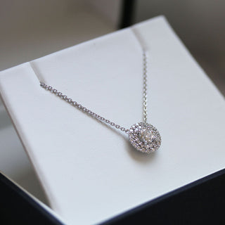 Collier avec diamants Moissanite taille brillant rond et monture halo