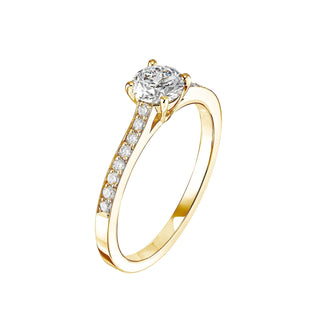 Bague de fiançailles avec pavé de moissanite de forme ronde de 0,50 ct