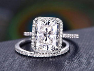 Ensemble de bagues de mariage en moissanite de style halo à taille radiante de 3,0 ct