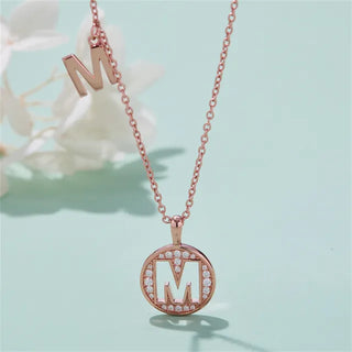 Collar de diamantes de moissanita con la letra "M" para mujer